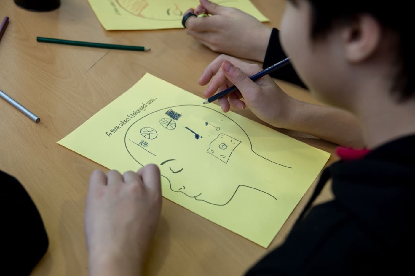 Students sketching a mind map of how they learn best.
